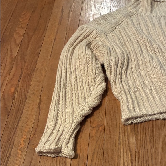 Lavon Cozy Cream Wool Ribbed Turtleneck Sweater - Picture 4 of 9